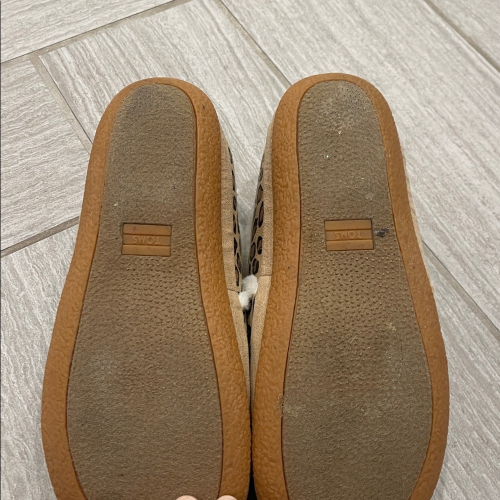 Toms Leopard Print Faux Fur Lined Slip-On Slippers - Picture 4 of 4